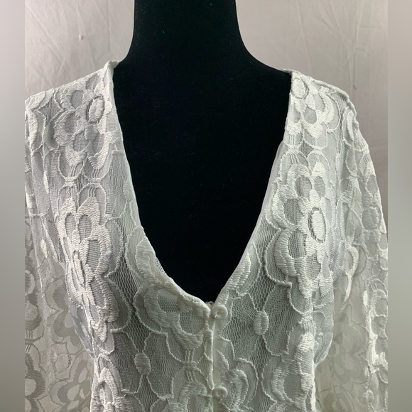 Boho Flowered White Lace Blouse - Picture 8 of 8